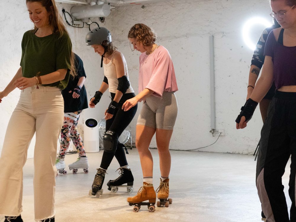 Patrizia teaching a beginner roller skate class