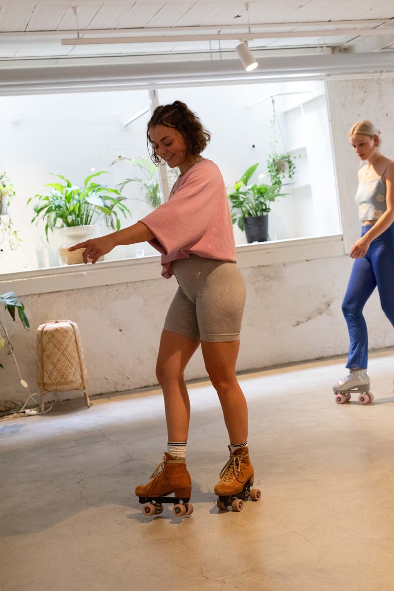 Patrizia, the Sundown Skater, teaching on roller skates